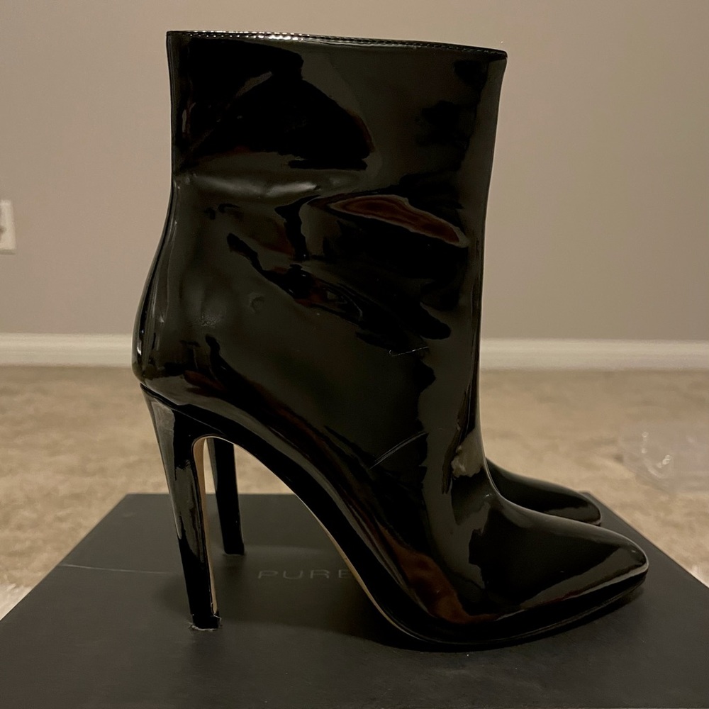 Pure Navy Patent leather boot